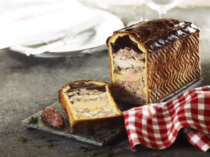 Pâté en croûte au foie de canard et ris de veau