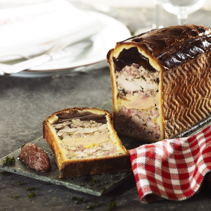 Pâté en croûte au foie de canard et ris de veau