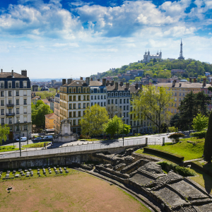 Amphitheater_and_Fourviere_basilica_at_Lyon_city_credit-gael-fontaine_1920